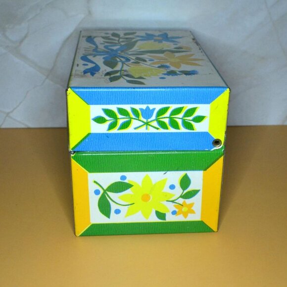 Vintage Metal Recipe Box With Recipes Syndicate Mfg Phoenixville Pa Kitchen - Picture 5 of 10